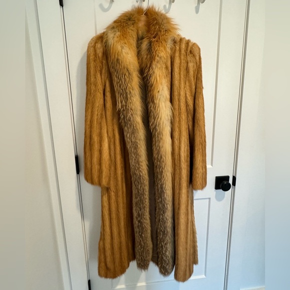 Stunning Women’s Full-Length Red Fox Coat with Weasel Collar - Size 12 - Picture 1 of 9